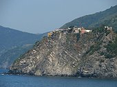 04_Corniglia arroccata sul mare